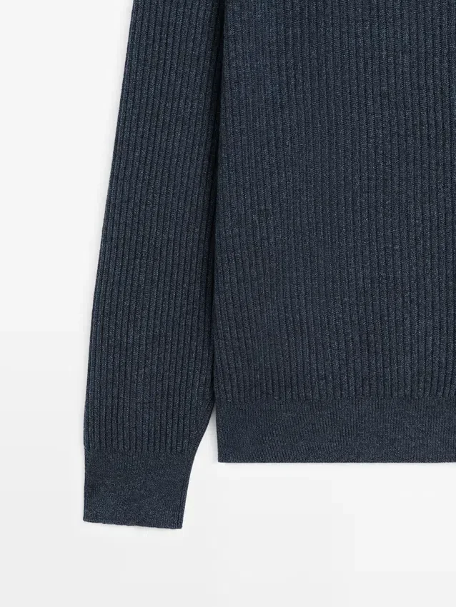 Ribbestrikket cardigan med knapper Ribbestrikket cardigan med knapper