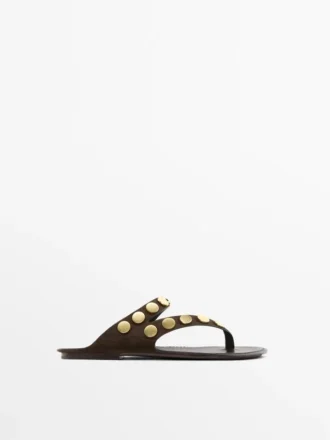 Sandaler i spaltet skinn med nitter