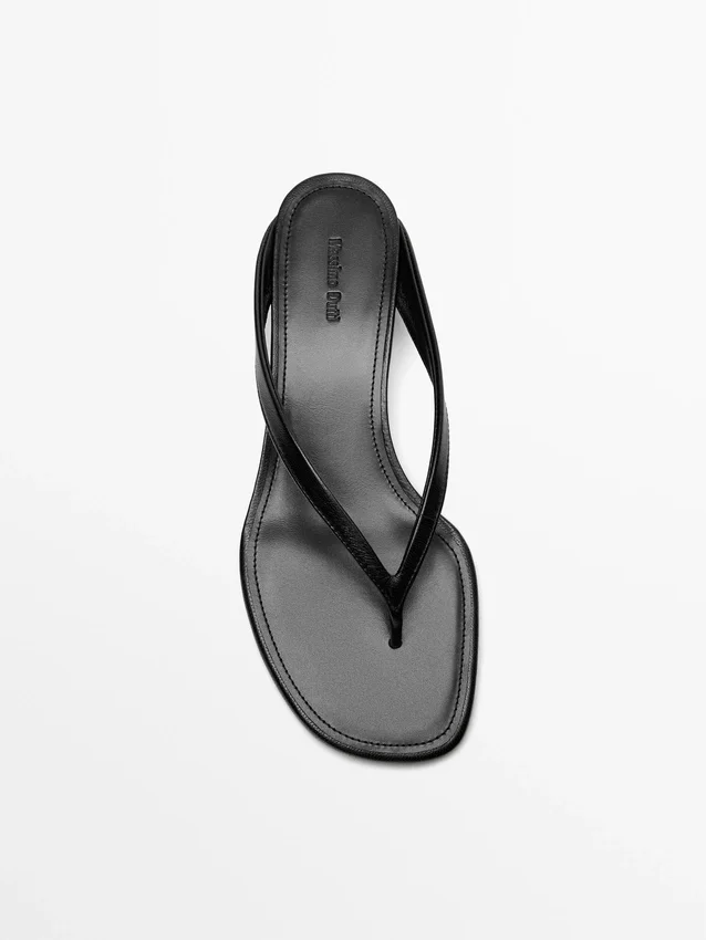 Sandaler med mellomhøy hæl og tåskille Sandaler med mellomhøy hæl og tåskille