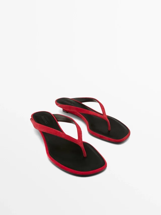 Sandaler med mellomhøy hæl og tåskille Sandaler med mellomhøy hæl og tåskille
