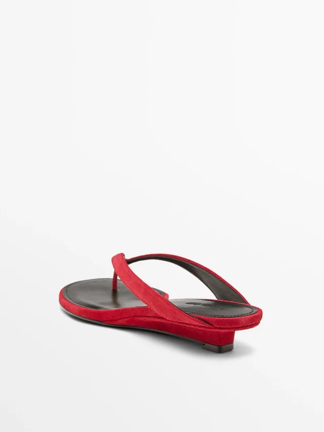Sandaler med mellomhøy hæl og tåskille Sandaler med mellomhøy hæl og tåskille