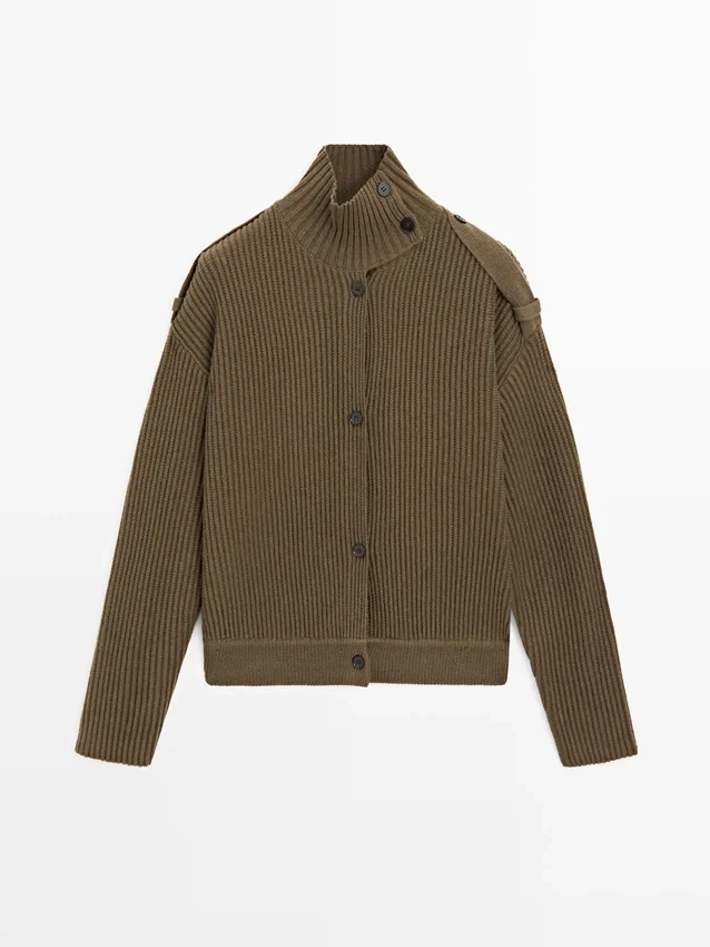 Strikkecardigan i ull med knappedetaljer Strikkecardigan i ull med knappedetaljer