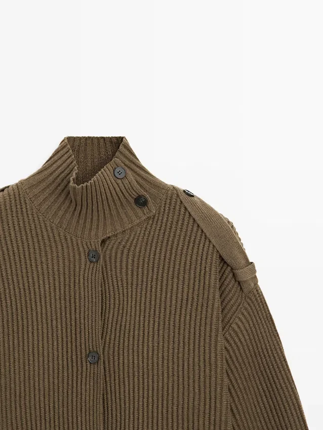 Strikkecardigan i ull med knappedetaljer Strikkecardigan i ull med knappedetaljer