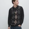 Strikkegenser med argyle-detaljer