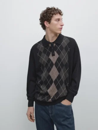 Strikkegenser med argyle-detaljer