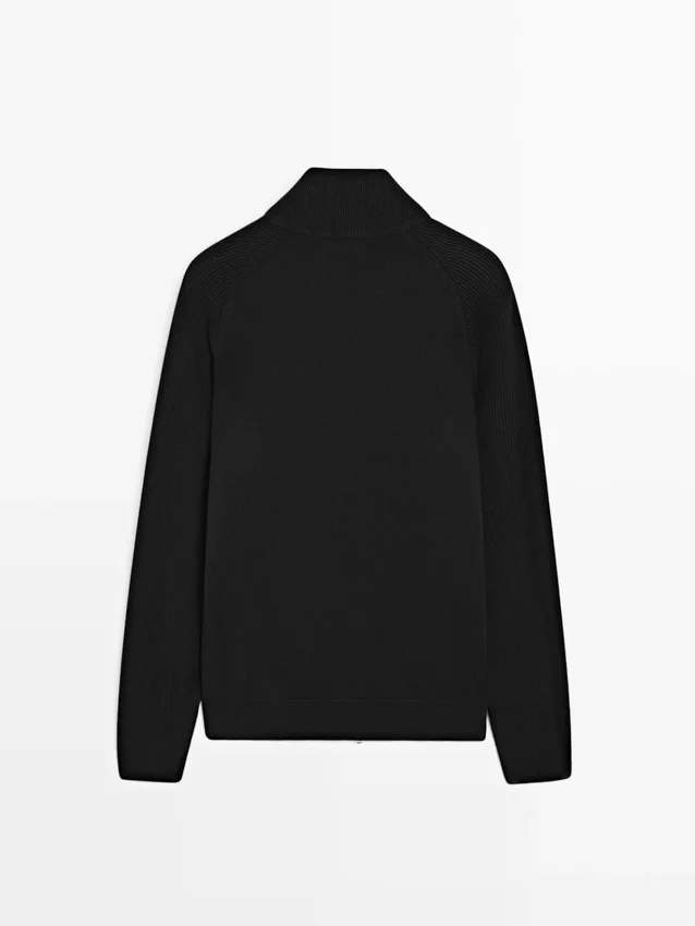 Strikket cardigan i bomullsblanding med raglanermer Strikket cardigan i bomullsblanding med raglanermer