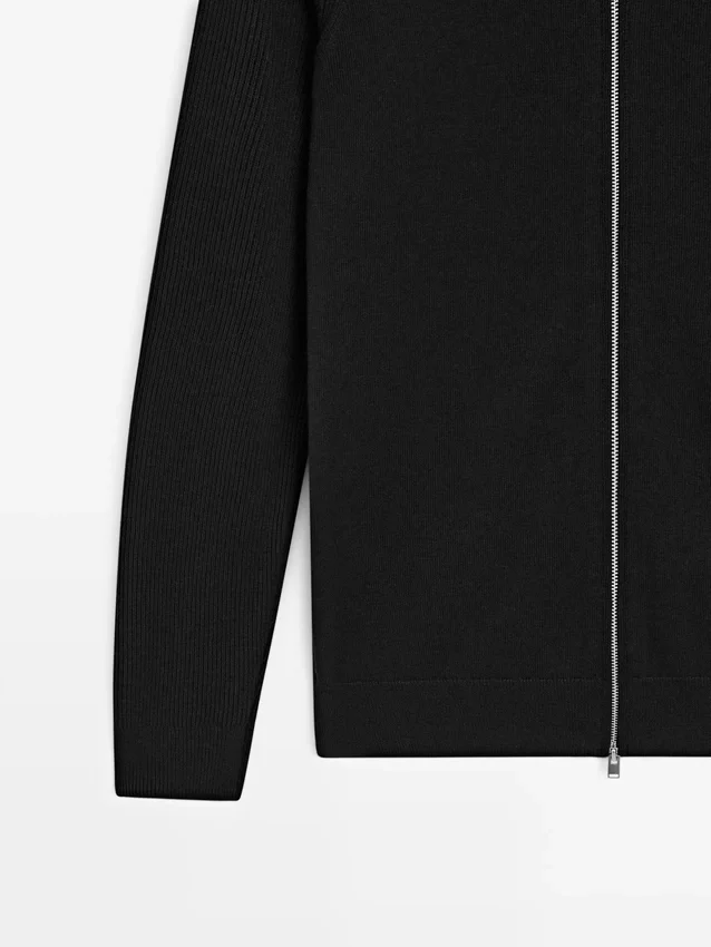 Strikket cardigan i bomullsblanding med raglanermer Strikket cardigan i bomullsblanding med raglanermer