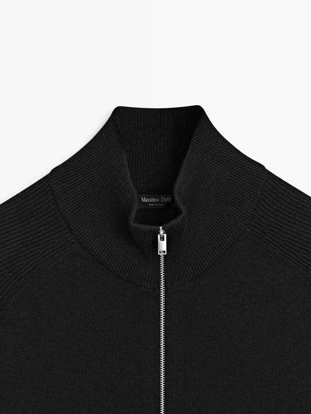 Strikket cardigan i bomullsblanding med raglanermer Strikket cardigan i bomullsblanding med raglanermer
