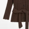 Strikket cardigan med detalj i midjen Strikket cardigan med detalj i midjen