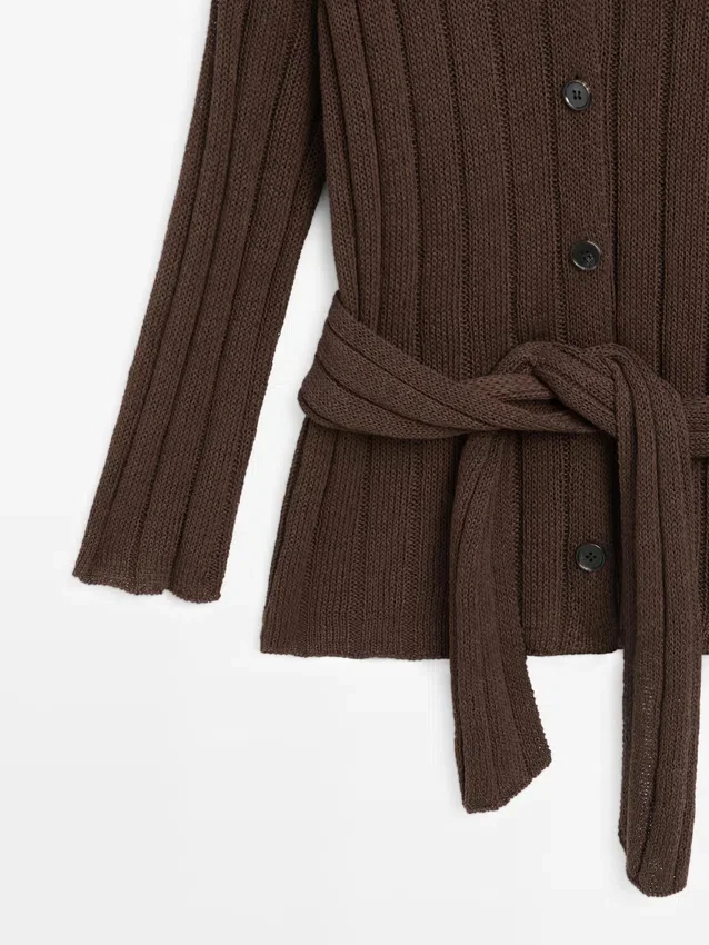Strikket cardigan med detalj i midjen Strikket cardigan med detalj i midjen