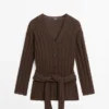 Strikket cardigan med detalj i midjen Strikket cardigan med detalj i midjen