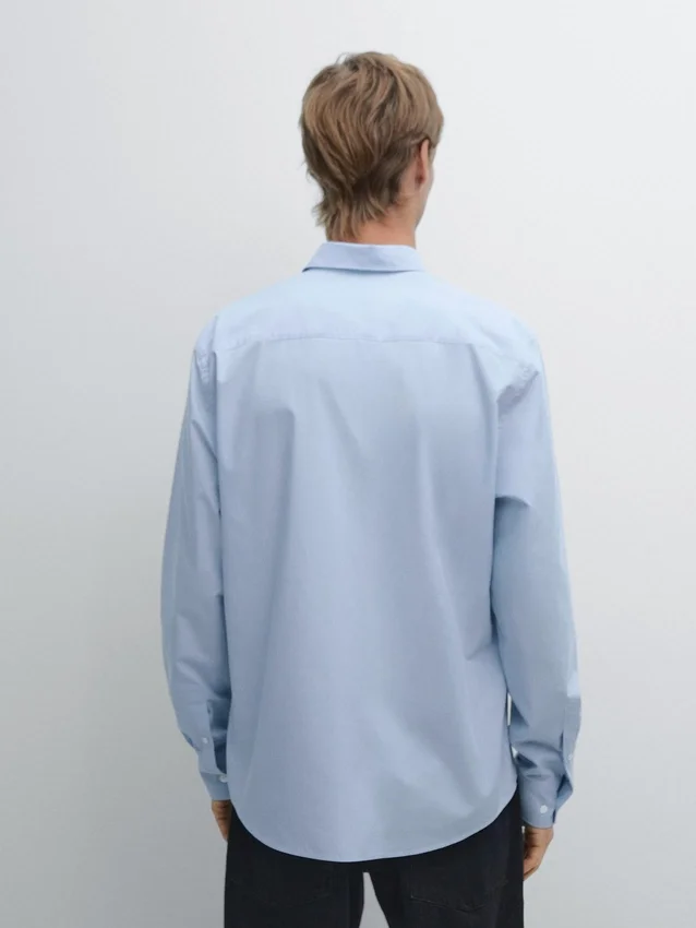 Stripet poplin-skjorte med normal passform Stripet poplin-skjorte med normal passform