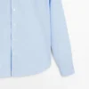 Stripet poplin-skjorte med normal passform Stripet poplin-skjorte med normal passform