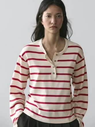 Stripet strikket bomulls-henley-genser
