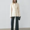 Teksturert jakke i ullblanding med rhinestone-knapper Teksturert jakke i ullblanding med rhinestone-knapper