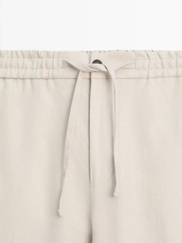 Total Look-linnebukser med detalj i livet Total Look-linnebukser med detalj i livet