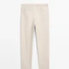 Total Look-linnebukser med detalj i livet Total Look-linnebukser med detalj i livet